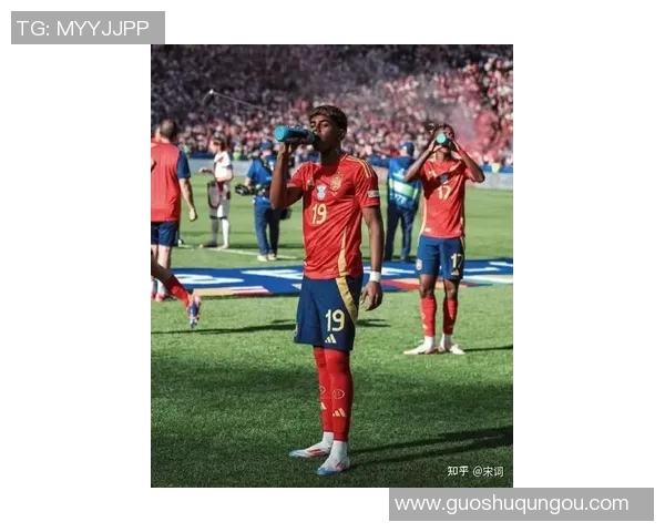 穿32号球衣的知名足球球星都有谁他们的成就如何