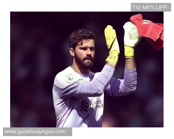 帅气足球球星风采：这些球员不仅技术出众，颜值也同样引人注目